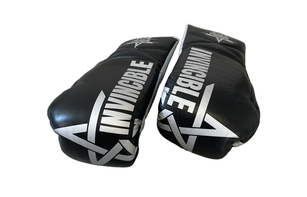 Gants de boxe Aswad 16oz — cuir de grain supérieur noir à lacets, étoile blanche, Invincible